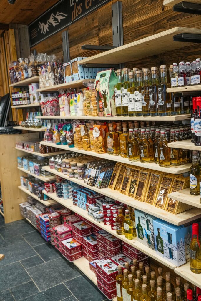 magasin-souvenirs-jouets-cadeaux-décoration-tout-schuss-tignes-73320 magasin-souvenirs-jouets-cadeaux-décoration-tout-schuss-tignes-73320