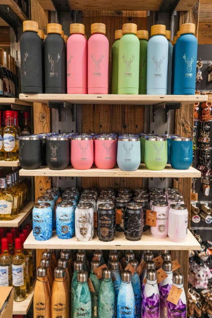 magasin-souvenirs-jouets-cadeaux-décoration-tout-schuss-tignes-73320 magasin-souvenirs-jouets-cadeaux-décoration-tout-schuss-tignes-73320