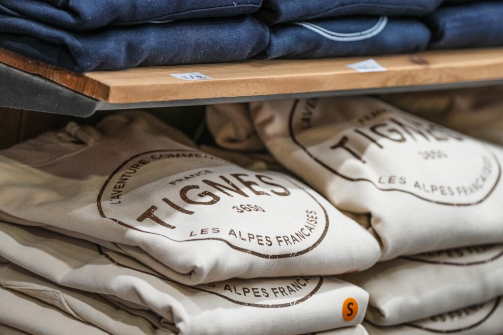 magasin-souvenirs-jouets-cadeaux-décoration-tout-schuss-tignes-73320 magasin-souvenirs-jouets-cadeaux-décoration-tout-schuss-tignes-73320