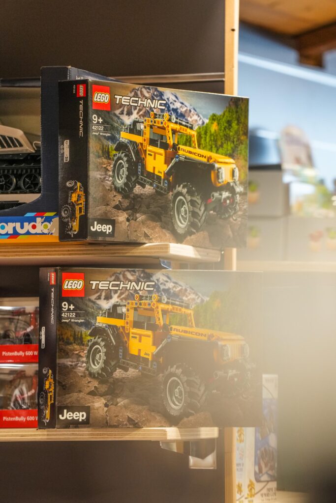 magasin-souvenirs-jouets-cadeaux-décoration-tout-schuss-tignes-73320 magasin-souvenirs-jouets-cadeaux-décoration-tout-schuss-tignes-73320